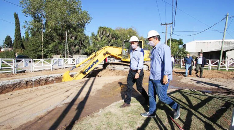 Cascallares y Katopodis recorrieron una histórica obra hidráulica para