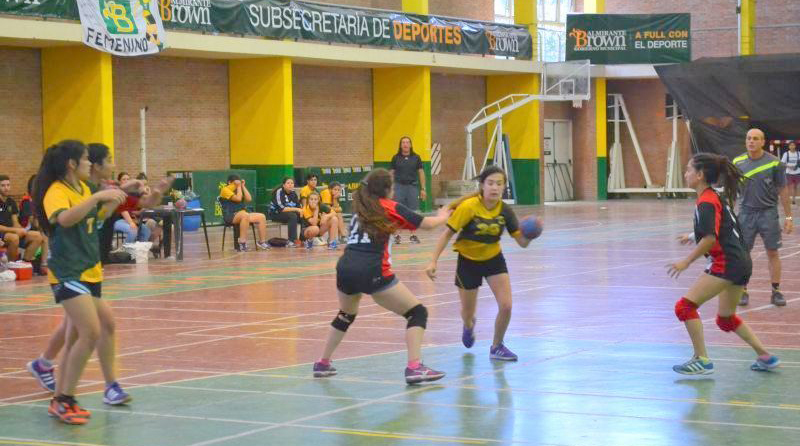Comienza en Brown la liga metropolitana de handball - | La Urbe