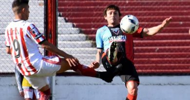 20161009 deporte1 Brown de Adrogué enfrentó a San Vicente en Pinamar