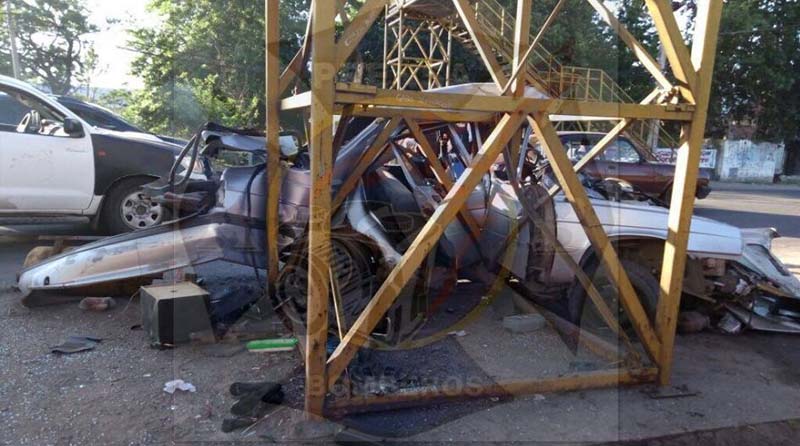 Muere un joven al chocar con un puente peatonal de Claypole - | La Urbe