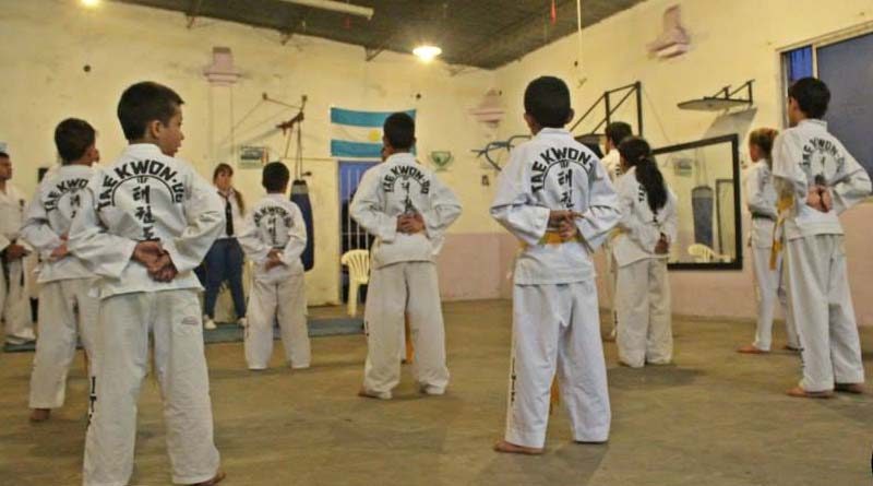 20180205 brown3 Seminario de artes marciales en el polideportivo de Alte Brown
