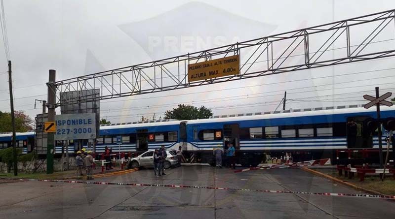 20180318 brown Accidente en Adrogué: un auto fue arrollado por el tren