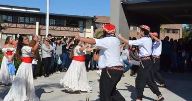 20180525 reg Folclore en la Facultad de Agrarias de Lomas por el 25 de mayo