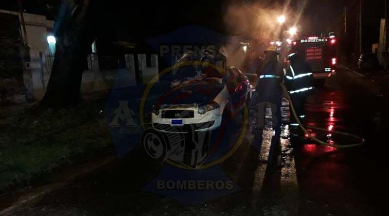 20180801 brown4 Incendio de remís en Calzada