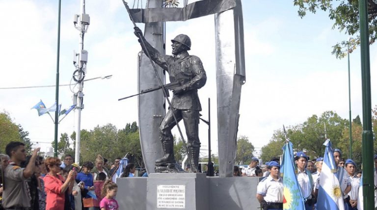 Conociendo el monumento al soldado de Malvinas La Urbe
