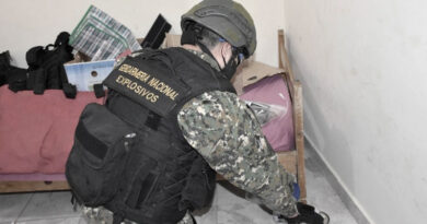 20201101 policiales granadas coronavirus en Almirante Brown