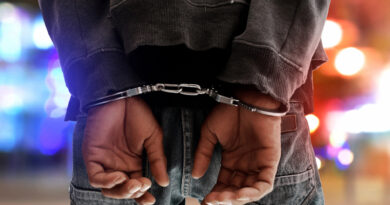 20201108 detenido preso narco esposas policiales cuerpo