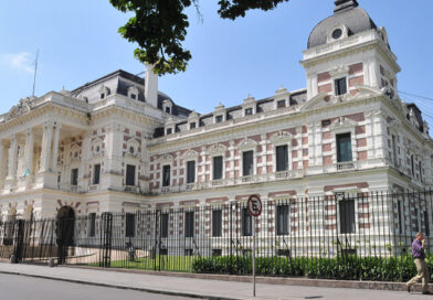 La Provincia acordó con gremios un nuevo aumento salarial para enero