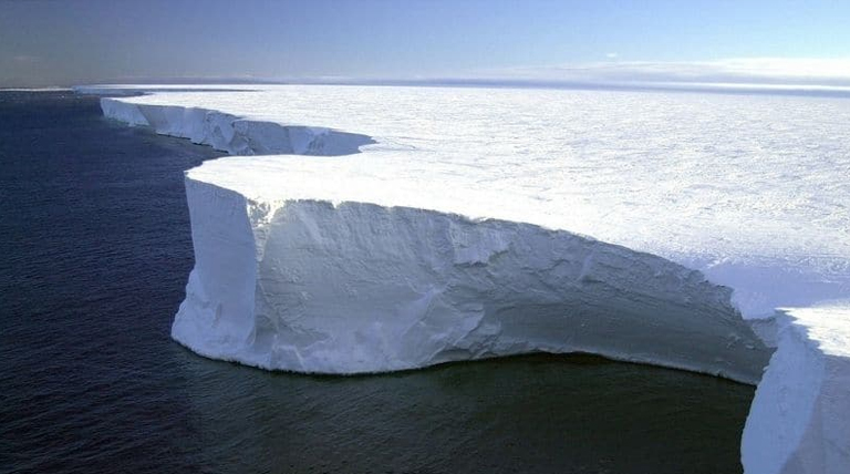 202100520 Iceberg iceberg