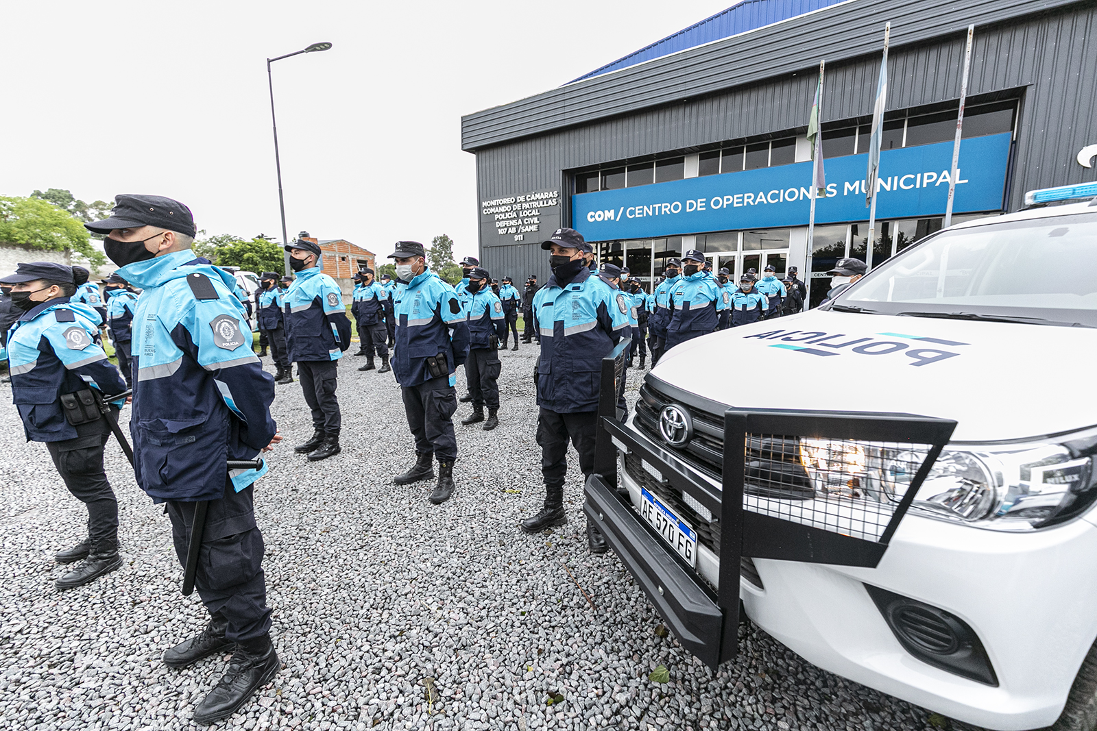 policia6 policías que desembarcaron en Alte Brown
