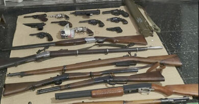 20220604 Armas Policía detenido en Burzaco con un vehículo robado