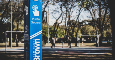 Gracias a un tótem de seguridad en Glew, asistieron a un vecino tras un accidente en moto Gracias a un tótem de seguridad en Glew, asistieron a un vecino tras un accidente en moto