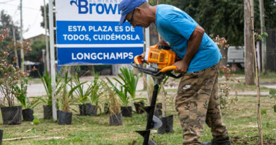 20230424 Brown Longchamps Ayuda a deportistas y clubes de Brown