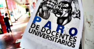 20240807 Paro universitario