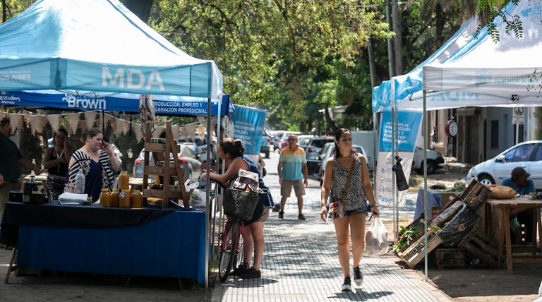 20240904 Brown circulo ahorro mercado en tu barrio feria emprededores