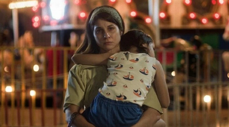 “Abrazo de madre”: la película de terror de Netflix que te hará mirar con los ojos entrecerrados