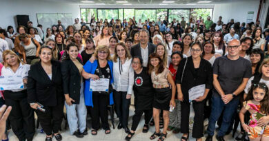 Cascallares y Alicia Kirchner entregaron certificados a egresados de una diplomatura de la UNaB