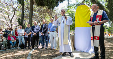 En un emotivo acto entronizaron la figura de la Virgen de Nuestra Señora de la Paz en la plaza San Martín