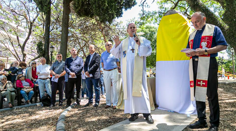 En un emotivo acto entronizaron la figura de la Virgen de Nuestra Señora de la Paz en la plaza San Martín