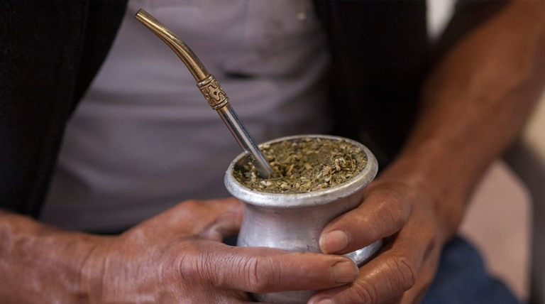 El consumo de yerba mate en Argentina: caída histórica y desafíos del sector