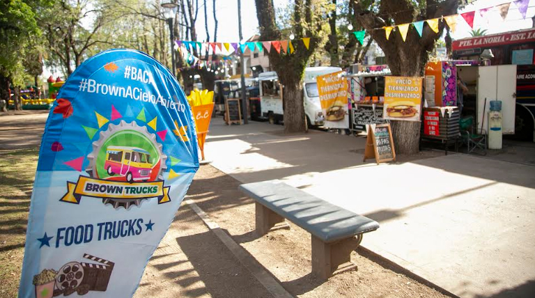 20241213 Brown Cielo Abierto Food Trucks