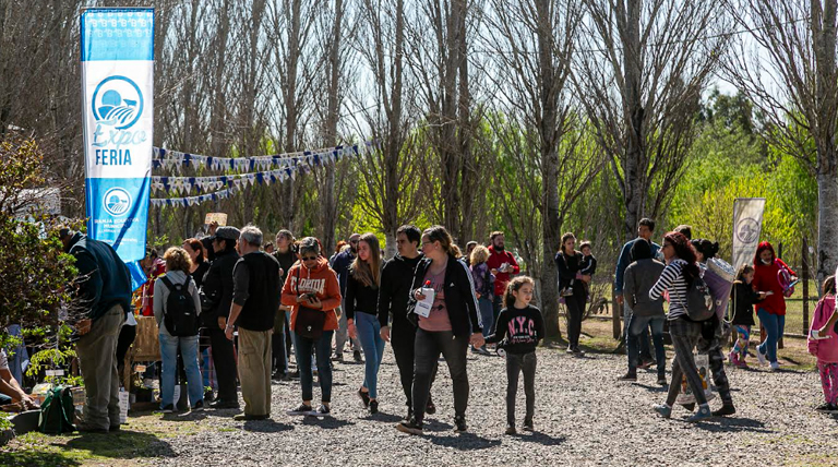 Llega la "Expo Feria" a la Granja Educativa Municipal con ofertas gastronómicas, propuestas al aire libre y actividades culturales 2 20250404 Brown Expo Feria productores granja municipal