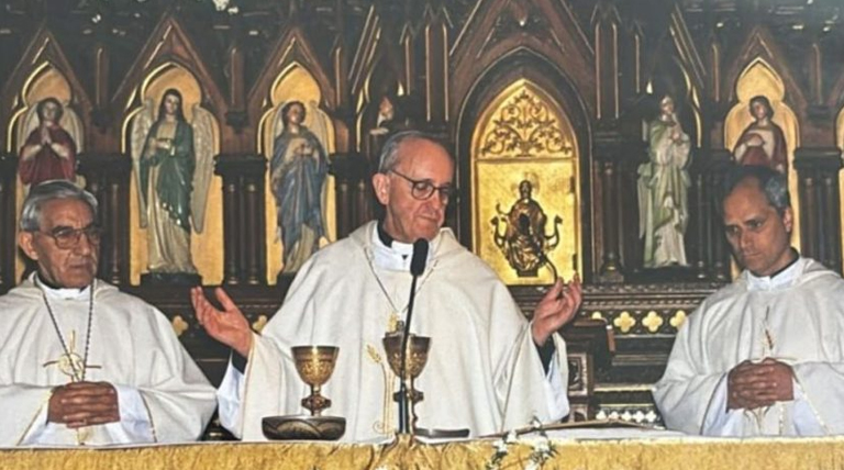 Un encuentro histórico: León XIV y Francisco compartieron misa en Buenos Aires antes de sus destinos papales 1 20250510 prevost bergoglio León XIV y Francisco