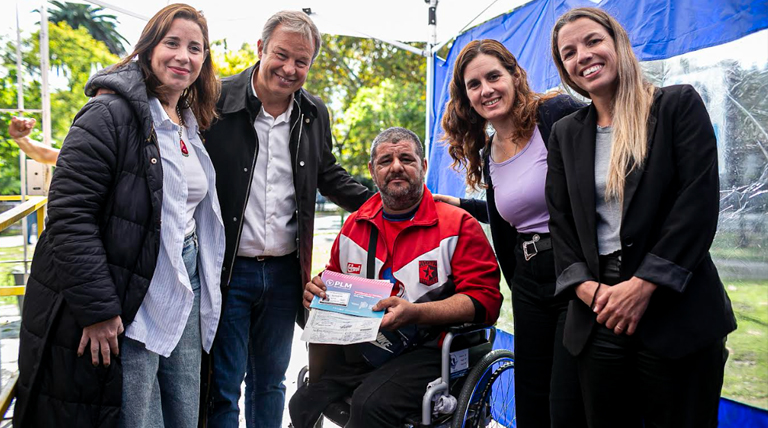 Cascallares encabezó en Burzaco un operativo de entrega de Pases Libres Multimodales 1 20250513 Brown Cascalllares Pases Pases Libres Multimodales