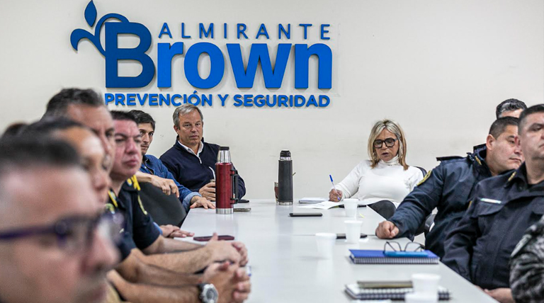 Cascallares acompañó a jefes policiales en el análisis de la evolución de los patrullajes preventivos en Alte Brown 1 20250514 Brown Cascalllares jefes policiales patrullajes preventivos en Alte Brown