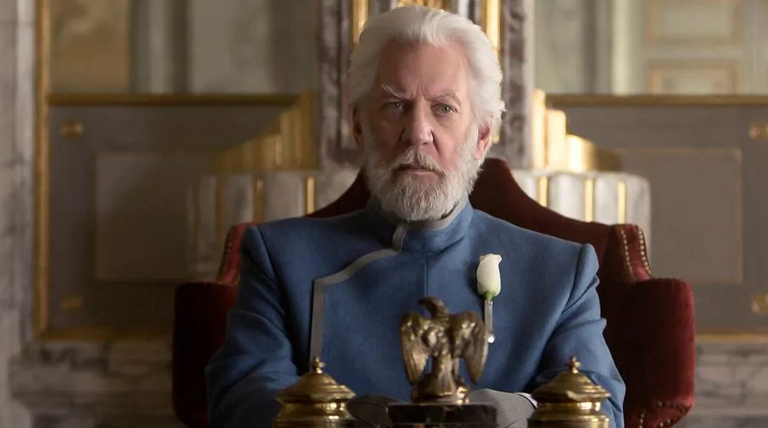 Ralph Fiennes se viste de villano icónico: Interpretará a presidente Snow en la nueva película de Los Juegos del Hambre 1 20250517 juegos del hambre