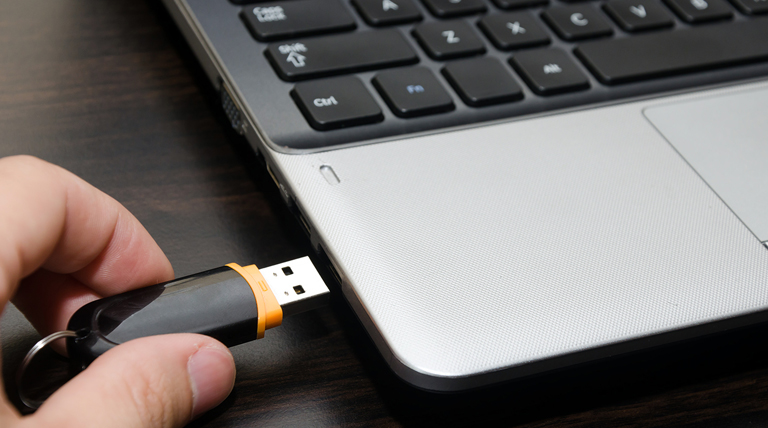 El inesperado regreso del pendrive: Más allá del simple archivo, ahora es clave de seguridad y herramienta multifunción 1 20250517 pendrive pendrive