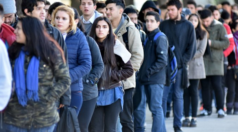 Odisea laboral en Argentina: uno de cada tres desocupados lleva más de un año buscando empleo 1 20250521 Empleo empleo