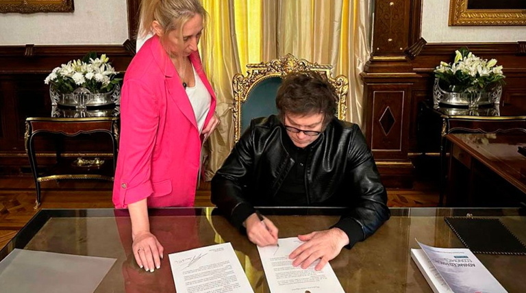 Tensión social en ascenso: decreto de Milei restringe el derecho a huelga y desata la furia de la CGT 1 20250522 Milei derecho a huelga