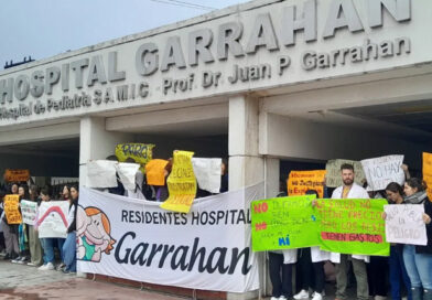 Conflicto en el Hospital Garrahan: Paro total y abrazo simbólico ante la falta de respuestas salariales