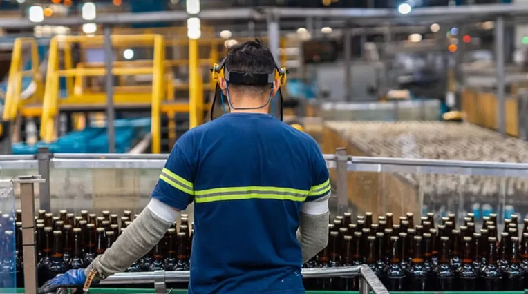 Histórica parálisis en la planta central de Quilmes por el derrumbe del consumo masivo 1 20250531 Quilmes industria derrumbe del consumo