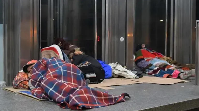 Milei elimina la asistencia nacional a personas en situación de calle 1 20250603 Frio personas en situacion de calle personas en situación de calle