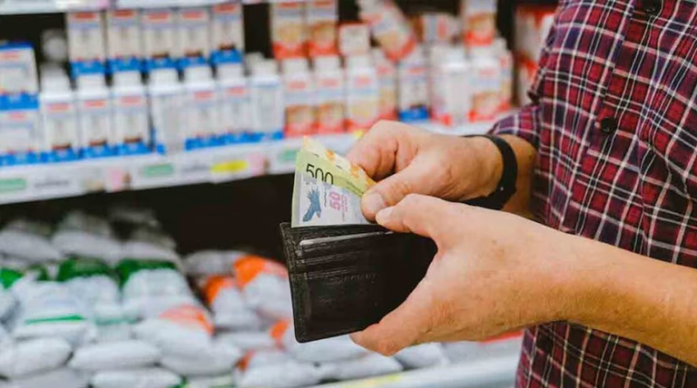 Más de un millón de pesos: lo que una familia tipo necesita para no ser pobre en Argentina