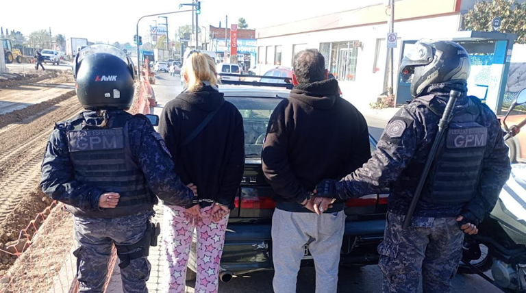 Alte Brown: con las cámaras de monitoreo interceptan un auto con pedido de captura y detienen a malvivientes 1 20250609 Brown detenidos ámaras de monitoreo
