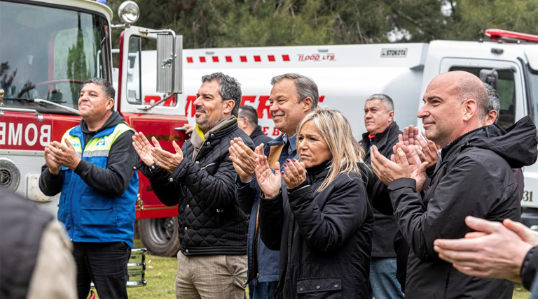 Cascallares acompañó a los Bomberos Voluntarios de Alte Brown que recibieron una nueva autobomba 1 Bomberos Voluntarios de Alte Brown