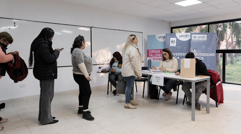 Elecciones en la UNaB: Triunfó con el 80% el "Frente por la Universidad Pública" sobre las listas libertarias 1 Elecciones en la UNaB
