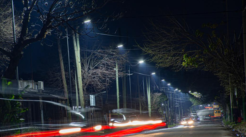 El Municipio de Alte Brown sigue colocando luces LED con mayor potencia en las principales avenidas del distrito 1 Almirante Brown luces LED
