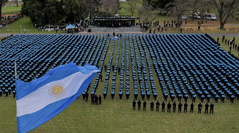 Jura a la Bandera: Más de 2.700 cadetes se suman a la Policía Bonaerense 1 Policía Bonaerense