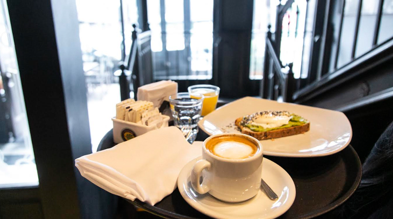 Profundizan en Alte Brown el “Recorrido Cafetero” con promo de café 2×1 los martes y miércoles