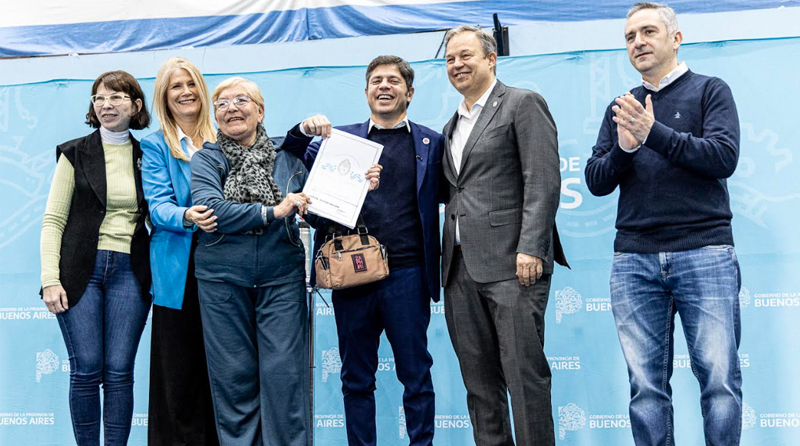 Kicillof, Magario y Cascallares entregaron más de 1400 escrituras e inauguraron una nueva sucursal del Bapro 1 20260723 Almirante Brown Cascallares Kicillof Kicillof Magario y Cascallares