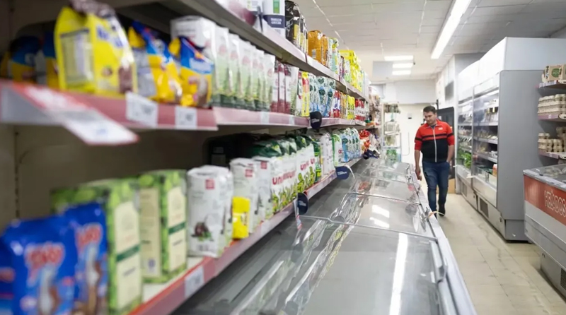 Consumo en baja: supermercados caen 6,4% en junio, con impacto en indumentaria 1 Consumo en baja