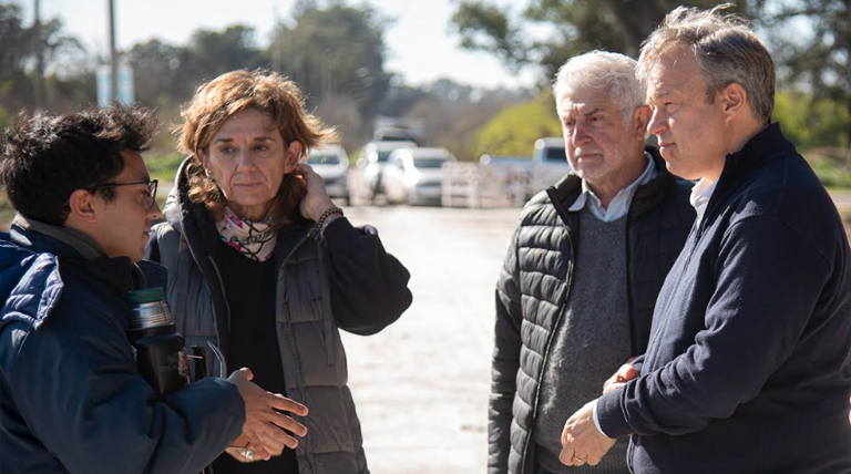 Cascallares recorrió la obra de pavimentación de una calle troncal que conecta a Glew, Ministro Rivadavia y Longchamps 1 pavimentacion calle Zeballos