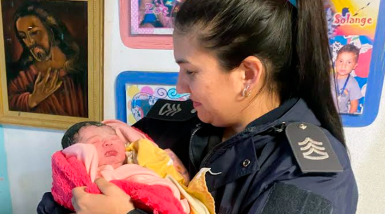 Milena nació en Claypole gracias a la ayuda de dos mujeres policías y al Sistema de Emergencias 107 AB 1 20260731 Almirante Brown bebe Milena nació en Claypole