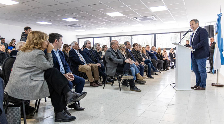20250818 Almirante Brown UNAB Cascallares 1 graduación en la UNaB