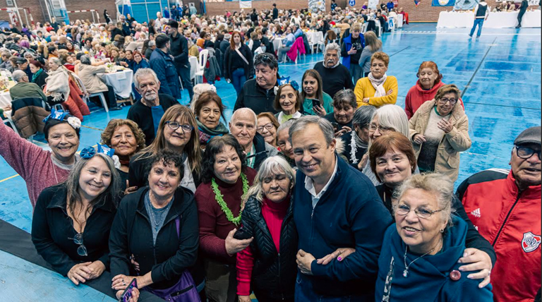 Más de 2 mil adultos mayores celebraron el Mes del Abuelo en Alte Brown 1 Mes del Abuelo