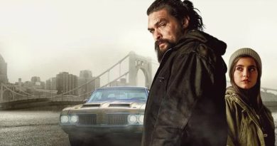 Netflix, la plataforma de streaming líder, no deja de sumar nuevos títulos para mantener a su audiencia enganchada. Sin embargo, entre la constante marea de estrenos, a menudo quedan ocultas verdaderas "joyas" cinematográficas que esperan ser descubiertas. Tal es el caso de "Sweet Girl", un thriller de acción protagonizado por Jason Momoa que, a pesar de no ser un lanzamiento reciente, se ha ganado un lugar entre los favoritos de quienes buscan adrenalina pura. Lanzada en 2021 y dirigida por Brian Andrew Mendoza, esta película de 110 minutos de duración es una explosión de acción de principio a fin, manteniendo al espectador al borde del asiento. La historia, que también cuenta con la destacada actuación de Isabela Merced, se centra en un drama familiar que rápidamente se transforma en una intensa búsqueda de venganza. La trama: una venganza personal contra el sistema La sinopsis oficial de Netflix presenta la premisa de la película de manera contundente: "La codicia de una compañía farmacéutica le arrebató al amor de su vida. Ahora, su hija vive sin su madre, y él, sin justicia. Pero no por mucho tiempo...". La historia sigue a Ray Cooper (interpretado por Jason Momoa), un hombre que pierde a su esposa, Amanda, a causa del cáncer. El dolor de su pérdida se convierte en furia cuando descubre que la muerte de su esposa fue acelerada por las prácticas inescrupulosas de una compañía farmacéutica. Ray, junto a su hija Rachel (Isabela Merced), decide tomar la justicia por su mano e iniciar una cruzada personal para derrocar a los responsables y vengar la muerte de su ser querido. La película explora la lucha de un hombre contra un sistema corrupto y la profunda conexión familiar que lo impulsa a seguir adelante, incluso en las circunstancias más desesperadas. ¿Por qué "Sweet Girl" merece una oportunidad? Aunque la crítica profesional ha señalado que la película puede caer en algunos clichés del género de acción, el público ha recibido a "Sweet Girl" de manera muy positiva, destacando su ritmo frenético y sus impresionantes escenas de combate. Para aquellos que buscan una noche de entretenimiento puro y sin pretensiones, esta película es una opción sólida. La intensidad de la actuación de Jason Momoa y la química con su co-protagonista, Isabela Merced, son puntos fuertes que elevan la experiencia. "Sweet Girl" no solo es un thriller de venganza, sino también un drama familiar que añade profundidad a la narrativa, convirtiéndola en un filme emocionante y con un toque emocional que muchos espectadores valoran. Si eres fanático de películas como "John Wick" o "El Protector", este título se siente como una propuesta ideal para ti.